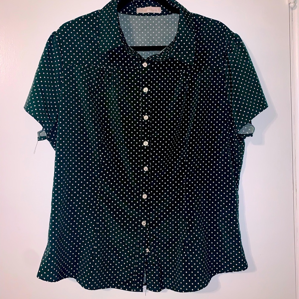 Amazon Basics Green w/white polka dots button top